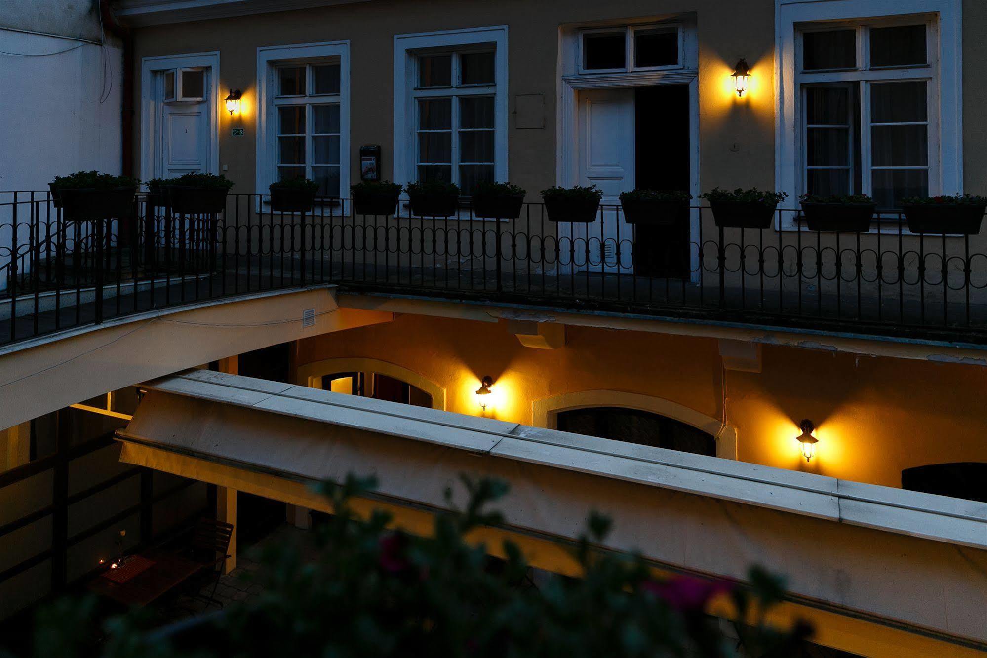 Pension U Lilie Praga Exterior foto