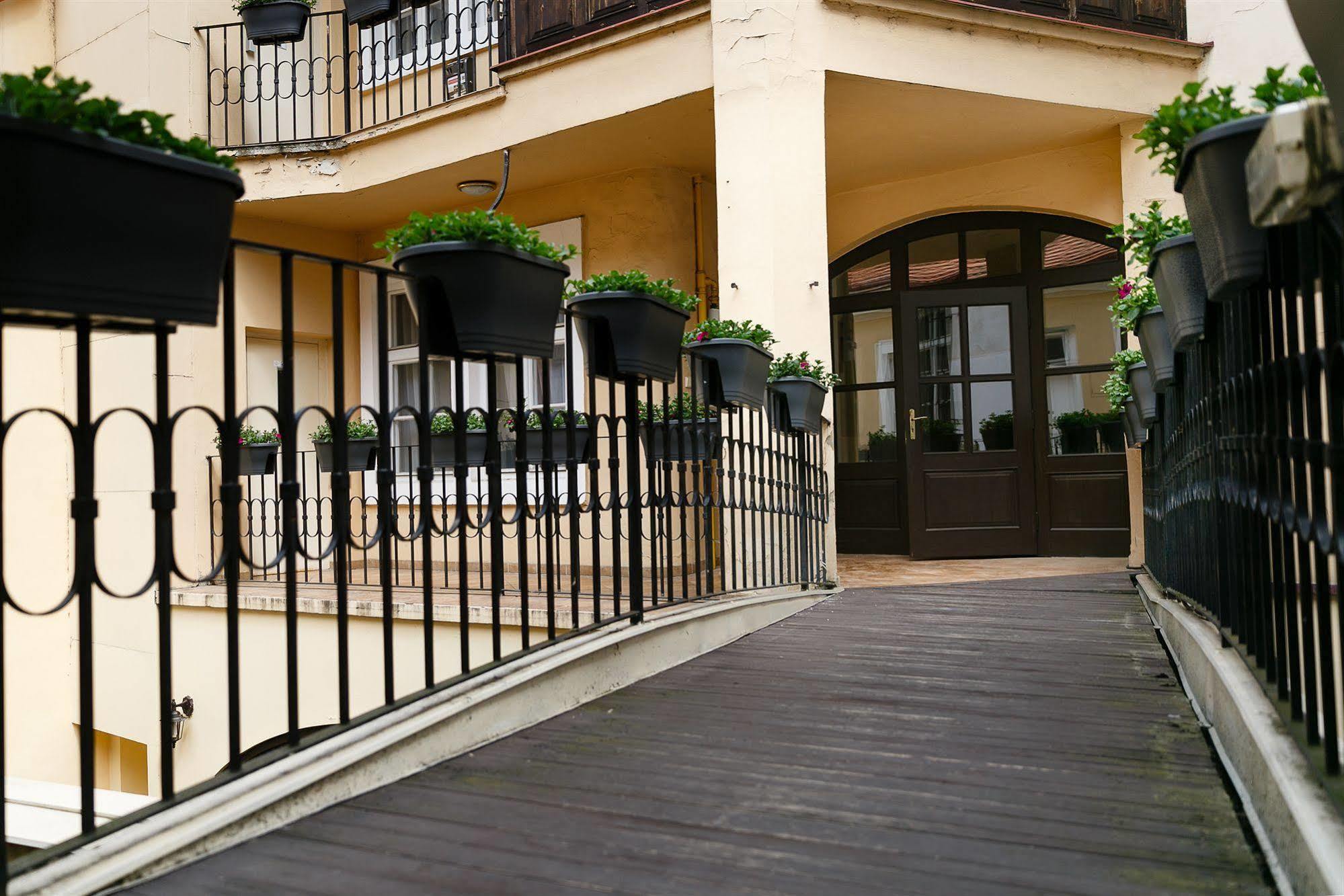 Pension U Lilie Praga Exterior foto
